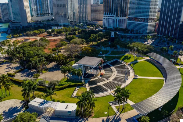 Bayfront Park: Nature Meets Modernity