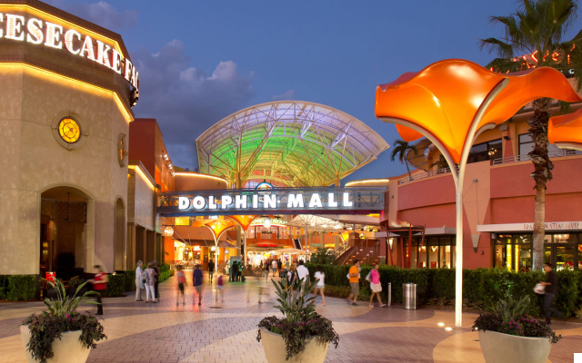 Dolphin Mall: Shopping and Fun